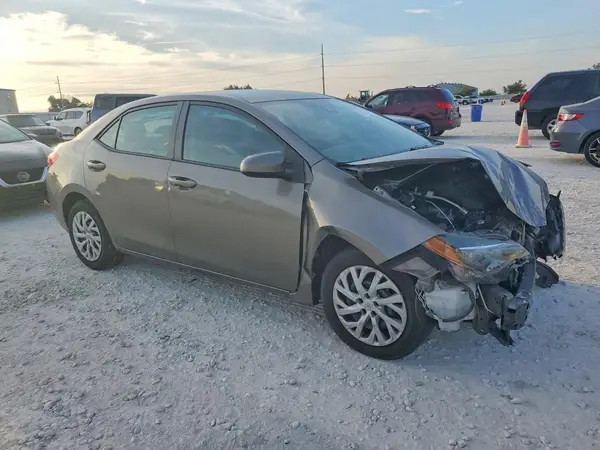 2T1BURHE3JC103146 — 2018 Toyota Corolla, фото 4 с аукциона Copart, Передняя часть