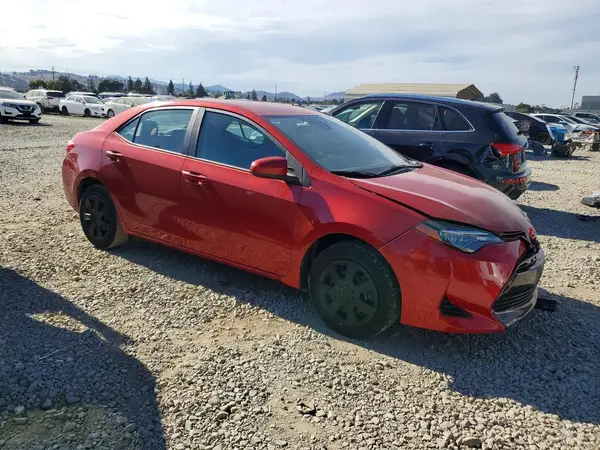 5YFBURHE5JP843328 — 2018 Toyota Corolla, фото 4 с аукциона Copart 29.09.2026, Передняя часть
