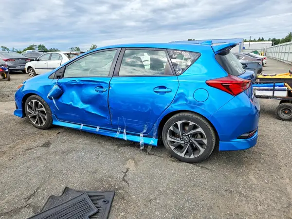 JTNKARJE0JJ573718 — 2018 Toyota Corolla, фото 2 с аукциона Copart, Боковая часть