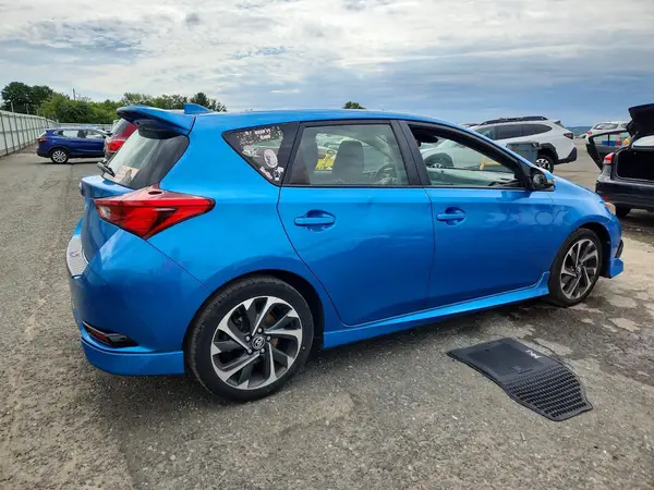 JTNKARJE0JJ573718 — 2018 Toyota Corolla, фото 3 с аукциона Copart, Боковая часть