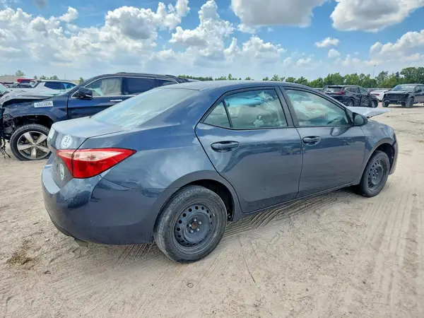 2T1BURHE0JC977325 — 2018 Toyota Corolla, фото 3 с аукциона Copart, Передняя часть