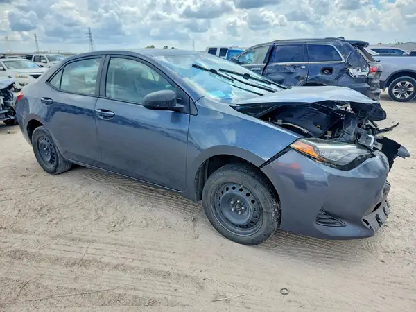 2T1BURHE0JC977325 — 2018 Toyota Corolla, фото 4 с аукциона Copart, Передняя часть