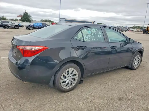 2T1BURHE0JC090498 — 2018 Toyota Corolla, фото 3 с аукциона Copart 02.10.2026, Передняя часть