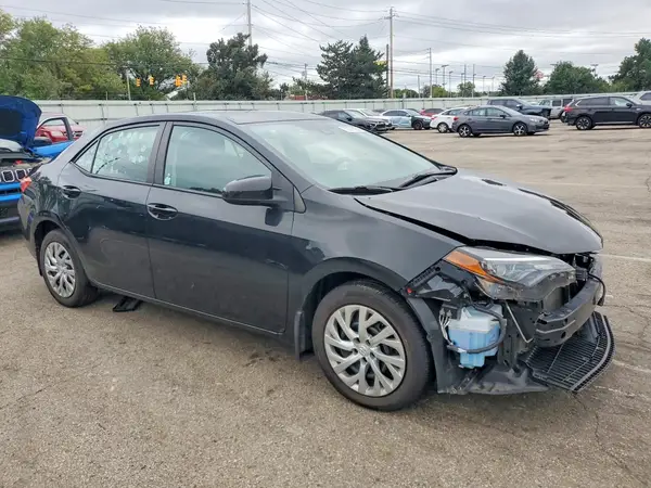 2T1BURHE0JC090498 — 2018 Toyota Corolla, фото 4 с аукциона Copart 02.10.2026, Передняя часть