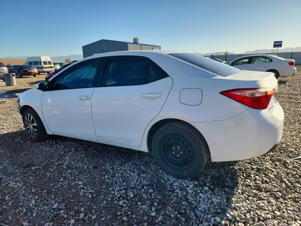 2T1BURHE3JC049928 — 2018 Toyota Corolla, фото 2 с аукциона Copart 06.10.2026, Передняя часть