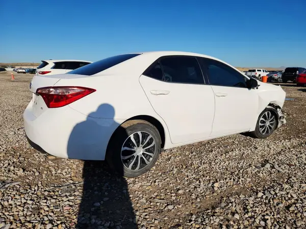 2T1BURHE3JC049928 — 2018 Toyota Corolla, фото 3 с аукциона Copart 06.10.2026, Передняя часть