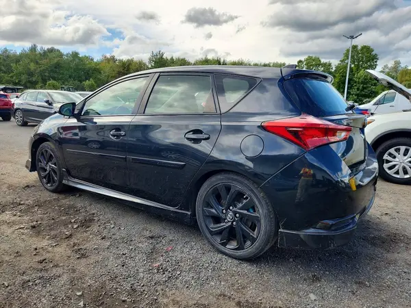 JTNKARJE3JJ560820 — 2018 Toyota Corolla, фото 2 с аукциона Copart 13.10.2026, Боковая часть