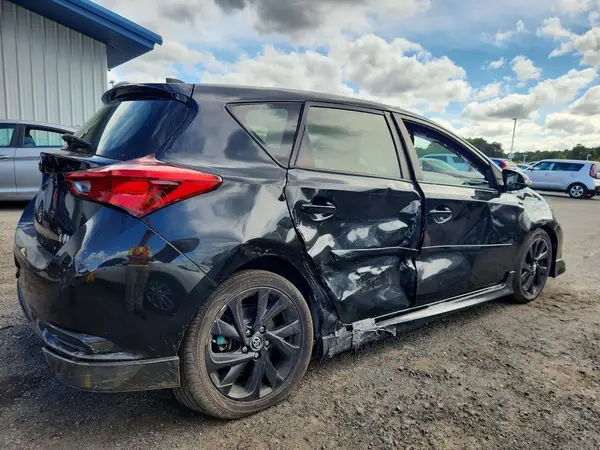 JTNKARJE3JJ560820 — 2018 Toyota Corolla, фото 3 с аукциона Copart 13.10.2026, Боковая часть