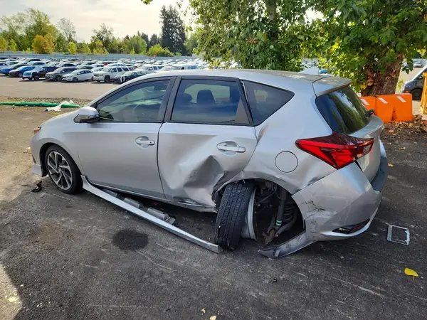 JTNKARJE0JJ572567 — 2018 Toyota Corolla, фото 2 с аукциона Copart, Боковая часть