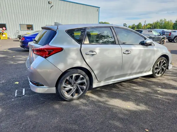 JTNKARJE0JJ572567 — 2018 Toyota Corolla, фото 3 с аукциона Copart, Боковая часть