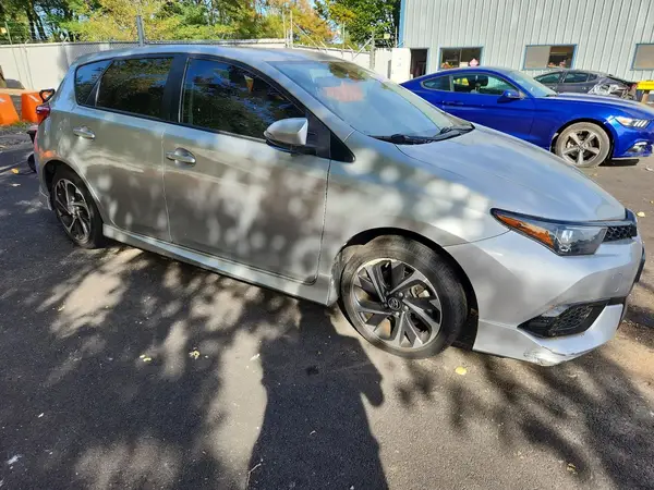 JTNKARJE0JJ572567 — 2018 Toyota Corolla, фото 4 с аукциона Copart, Боковая часть
