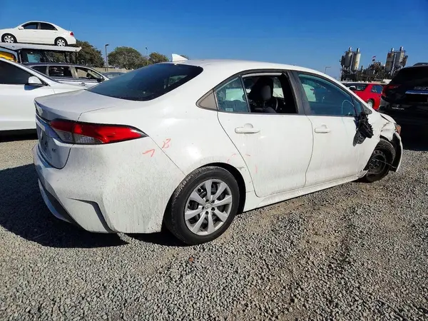 5YFEPMAE3MP231103 — 2021 Toyota Corolla, фото 3 с аукциона Copart, Передняя часть