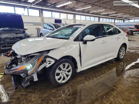 5YFEPMAE7MP202767 — 2021 Toyota Corolla, Передняя часть, фото до ремонта
