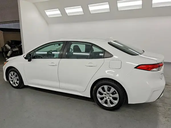 5YFEPMAE2MP255893 — 2021 Toyota Corolla, фото 2 с аукциона Copart 29.09.2026, Естественный износ