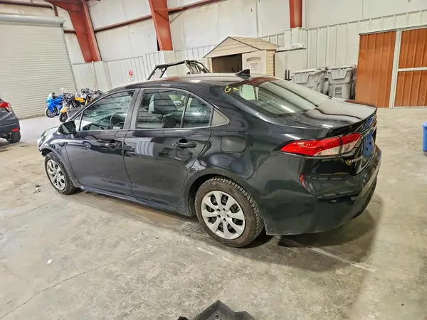 5YFEPMAE3NP355860 — 2022 Toyota Corolla, фото 2 с аукциона Copart, Передняя часть