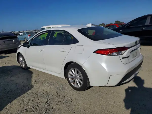 JTDVPMAE0N3026414 — 2022 Toyota Corolla, фото 2 с аукциона Copart, Передняя часть