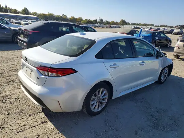 JTDVPMAE0N3026414 — 2022 Toyota Corolla, фото 3 с аукциона Copart, Передняя часть