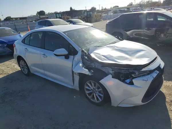 JTDVPMAE0N3026414 — 2022 Toyota Corolla, фото 4 с аукциона Copart, Передняя часть