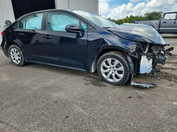 5YFEPMAE9NP380455 — 2022 Toyota Corolla, фото 4 с аукциона Copart, Передняя часть