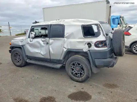 JTEZU11F570011263 — 2007 Toyota FJ Cruiser, фото 2 с аукциона Copart, Повреждения со всех сторон