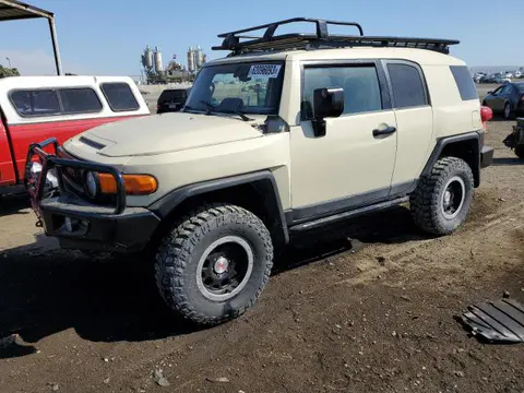 JTEBU4BF2AK071708 — 2010 Toyota FJ Cruiser, Мелкие вмятины и царапины (Minor Dent/Scratches), фото до ремонта