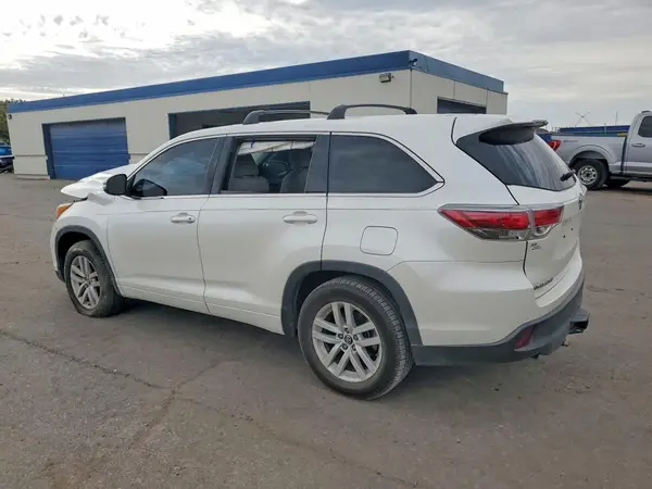5TDZARFH0GS022402 — 2016 Toyota Highlander, фото 2 с аукциона Copart, Передняя часть