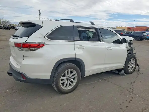 5TDZARFH0GS022402 — 2016 Toyota Highlander, фото 3 с аукциона Copart, Передняя часть