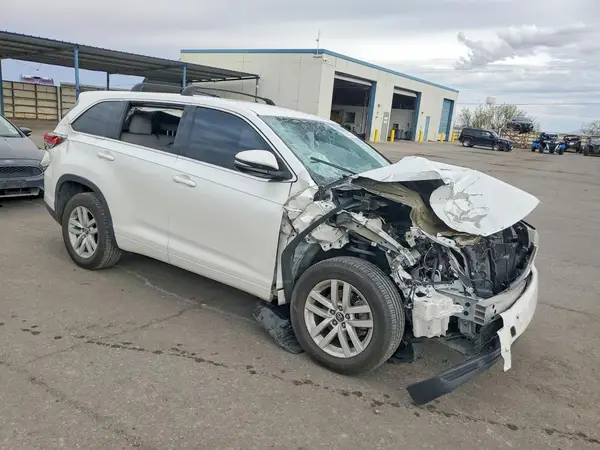 5TDZARFH0GS022402 — 2016 Toyota Highlander, фото 4 с аукциона Copart, Передняя часть