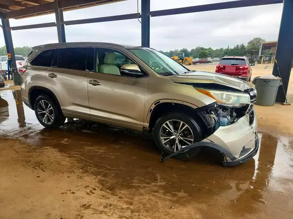 5TDKKRFH7GS151509 — 2016 Toyota Highlander, фото 4 с аукциона Copart, Передняя часть