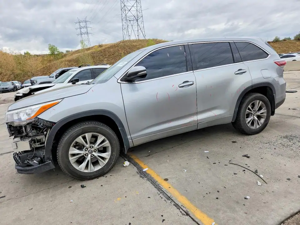 5TDBKRFH7GS226774 Toyota Highlander 2016 — повреждение Передняя часть, фото до ремонта