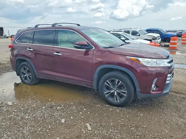 5TDBZRFH7HS386201 — 2017 Toyota Highlander, фото 4 с аукциона Copart 05.10.2026, Мелкие вмятины и царапины