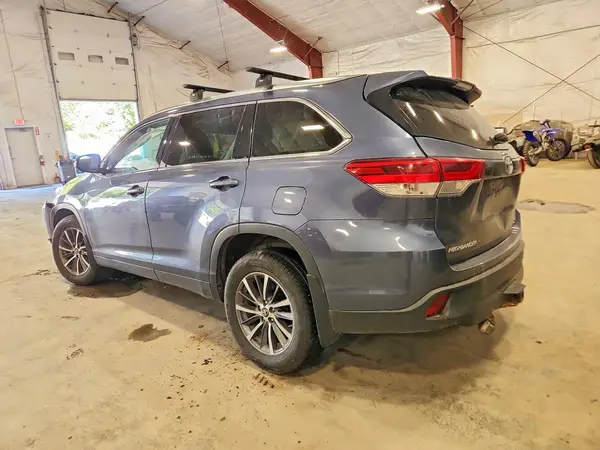 5TDJZRFH5HS379226 — 2017 Toyota Highlander, фото 2 с аукциона Copart 05.10.2026, Передняя часть