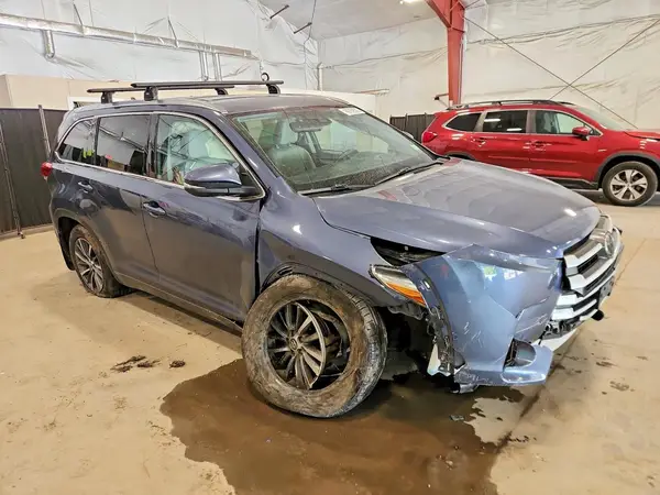 5TDJZRFH5HS379226 — 2017 Toyota Highlander, фото 4 с аукциона Copart 05.10.2026, Передняя часть