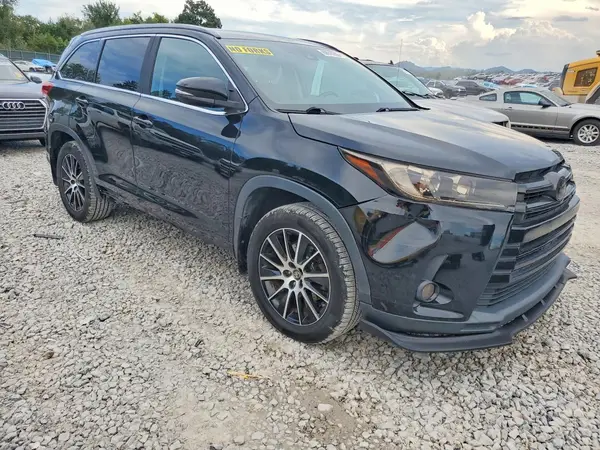 5TDJZRFH9HS375826 — 2017 Toyota Highlander, фото 4 с аукциона Copart 06.10.2026, Боковая часть