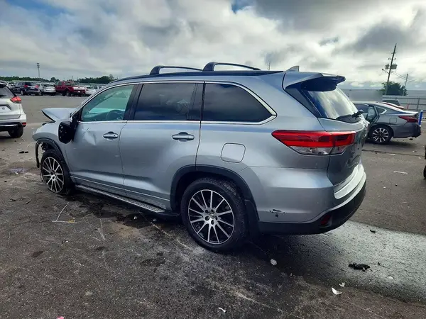 5TDJZRFH4HS379069 — 2017 Toyota Highlander, фото 2 с аукциона Copart 05.10.2026, Передняя часть