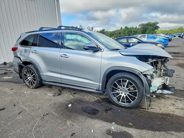 5TDJZRFH4HS379069 — 2017 Toyota Highlander, фото 4 с аукциона Copart 05.10.2026, Передняя часть