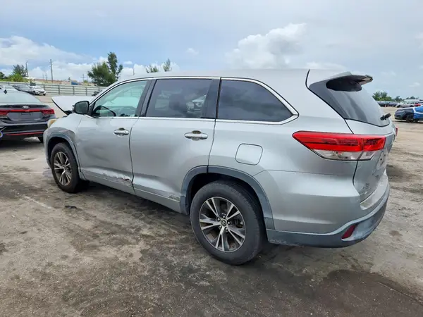 5TDZARFH6HS025046 — 2017 Toyota Highlander, фото 2 с аукциона Copart 12.10.2026, Передняя часть
