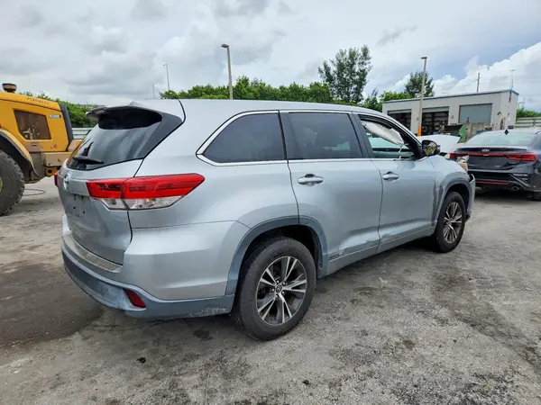 5TDZARFH6HS025046 — 2017 Toyota Highlander, фото 3 с аукциона Copart 12.10.2026, Передняя часть
