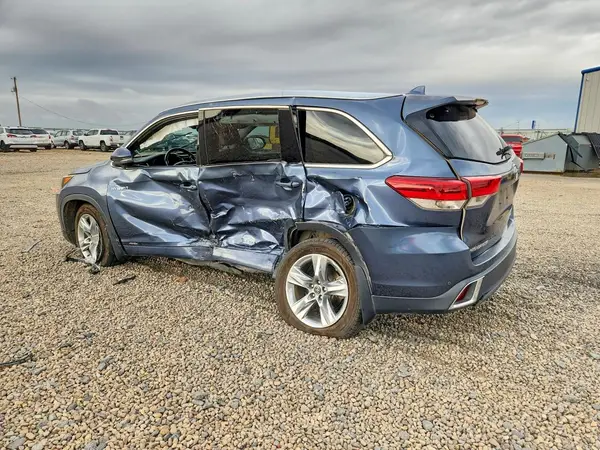 5TDDGRFH1HS034004 — 2017 Toyota Highlander, фото 2 с аукциона Copart, Боковая часть