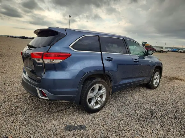 5TDDGRFH1HS034004 — 2017 Toyota Highlander, фото 3 с аукциона Copart, Боковая часть