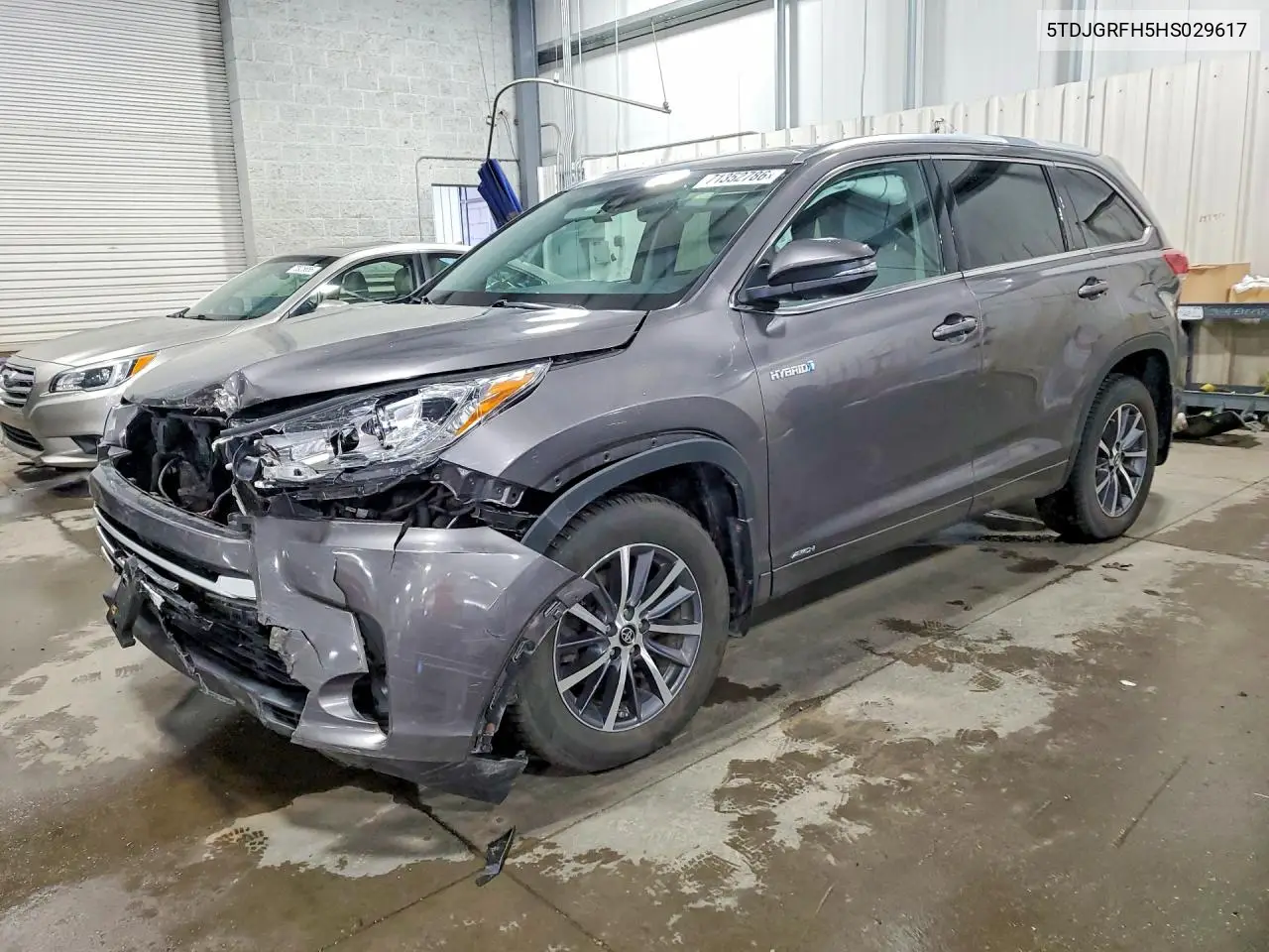 5TDJGRFH5HS029617 Toyota Highlander 2017 — повреждение Передняя часть, фото до ремонта