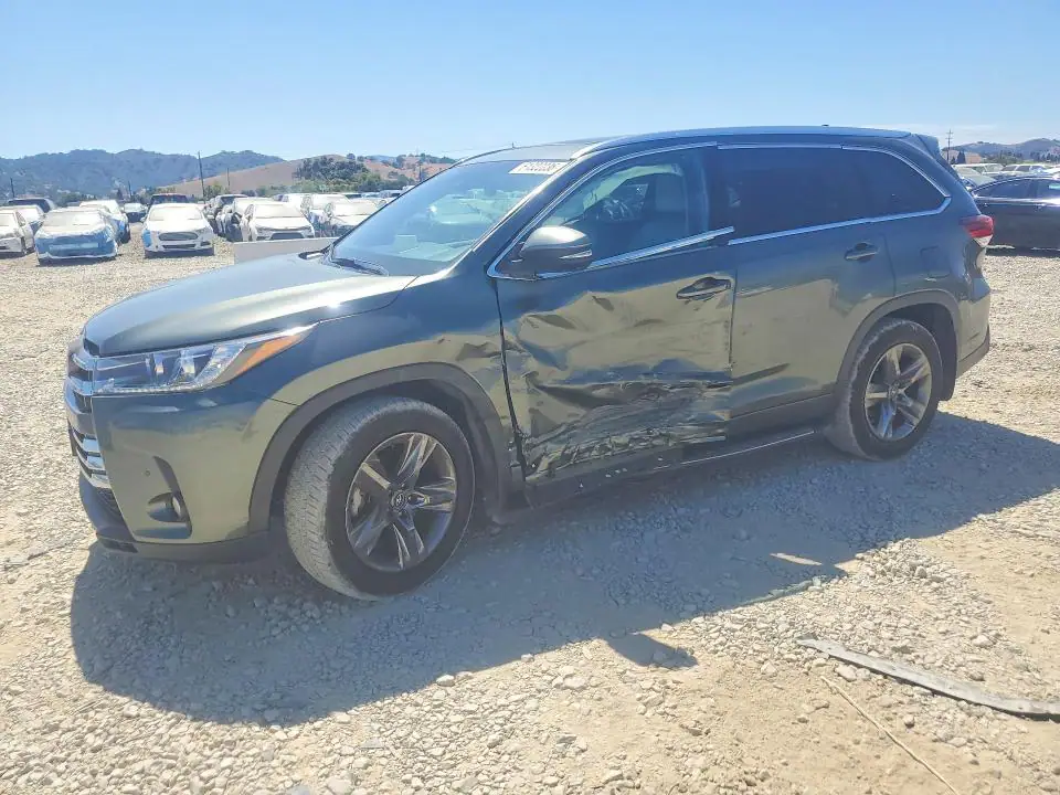 5TDDZRFH2JS862580 Toyota Highlander 2018 — повреждение Боковая часть, фото до ремонта
