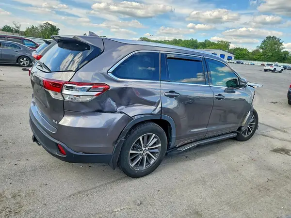 5TDKZRFH7JS536975 — 2018 Toyota Highlander, фото 3 с аукциона Copart, Повреждения со всех сторон