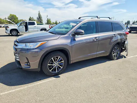 5TDKZRFH6JS529757 — 2018 Toyota Highlander, Задняя часть (Rear End), фото до ремонта