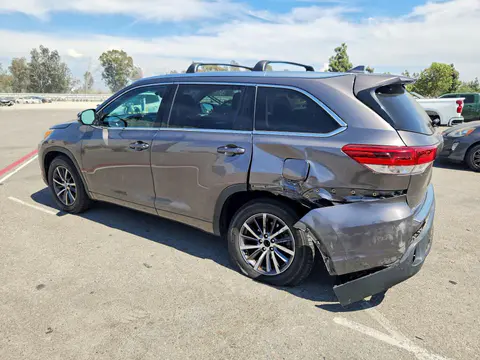 2018 Toyota Highlander VIN 5TDKZRFH6JS529757 фото 2