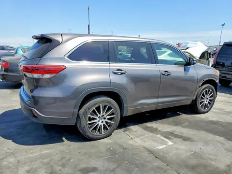 5TDZARFHXJS039859 — 2018 Toyota Highlander, фото 3 с аукциона Copart 30.09.2026, Механические повреждения