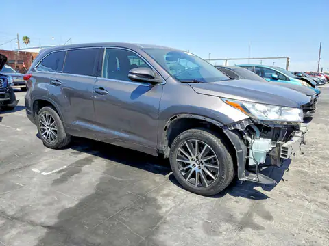 5TDZARFHXJS039859 — 2018 Toyota Highlander, фото 4 с аукциона Copart 30.09.2026, Механические повреждения
