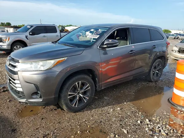 5TDZARFH8JS039567 — 2018 Toyota Highlander, Передняя часть (Front End), фото до ремонта