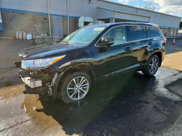 5TDJZRFH0JS557792 — 2018 Toyota Highlander, Передняя часть (Front End), фото до ремонта
