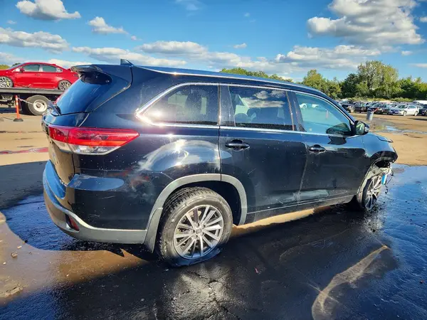 5TDJZRFH0JS557792 — 2018 Toyota Highlander, фото 3 с аукциона Copart, Передняя часть